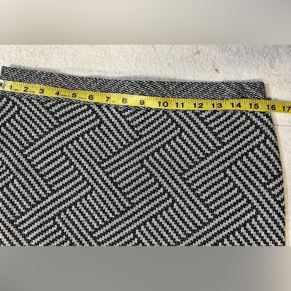 BAR III Black and white geometric print knit‎ pencil skirt size L. - Picture 8 of 8